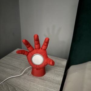 Lanterna de mână Iron Man � înălțime 22 cm, design unic! -  - Artynos.ro