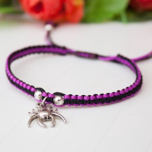 Brățară macramé împletită - Pók negru/violet -  - Artynos.ro