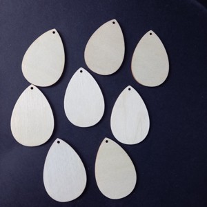 Pachet cu materiale decorative din lemn natural , , , Pachet cu elemente decorative din lemn natural. 
Dimensiuni: 5,5 x 3,7 cm
Se pot vopsi usor si deco..., ARTYNOS