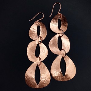 Cercei de declarație rustici din cupru - bijuterii - cercei hoops - Artynos.ro Cercei de declarație rustici din cupru - bijuterii - cercei hoops - Artynos.ro