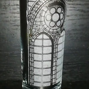 Pahar cu model de fereastră gotică  -  - Artynos.ro