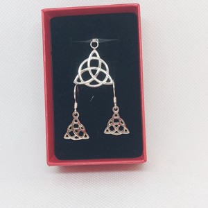 Cercei triquetra din argint -  - Artynos.ro