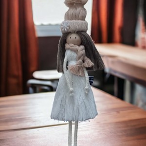 Makramé ornament pom de Crăciun - păpușă în set de iarnă - crăciun - decorațiuni de crăciun de casă - Artynos.ro Makramé ornament pom de Crăciun - păpușă în set de iarnă - crăciun - decorațiuni de crăciun de casă - Artynos.ro