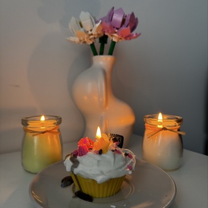 Lumânări parfumate Cupcake - casă & stil de viață - lumânări, parfumuri, arome - lumânări artizanale - Artynos.ro