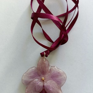 Pandantiv realizat din mini Orhidee Phalaenopsis, naturală  - bijuterii - coliere - coliere cu pandative - Artynos.ro