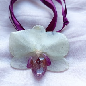 Pandantiv/Broșă realizată din mini Orhidee Phalaenopsis naturală  - bijuterii - broșe - Artynos.ro