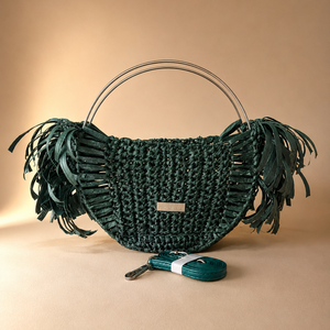Geantă handmade croșetată verde închis cu franjuri și mânere metalice - genți și portofele - genți de mână și umăr - geantă casual - Artynos.ro
