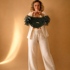 Geantă handmade croșetată verde închis cu franjuri și mânere metalice - genți și portofele - genți de mână și umăr - geantă casual - Artynos.ro