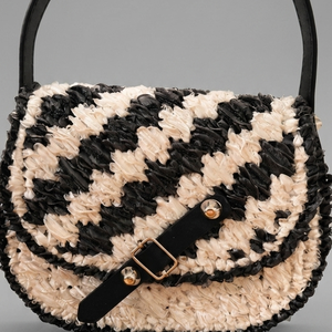 Geanta handmade crosetata alb-negru cu model geometric � NomiS - Artynos.ro