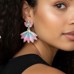 Cercei Lotus glow in the dark  - bijuterii - cercei - cercei din rășină - Artynos.ro