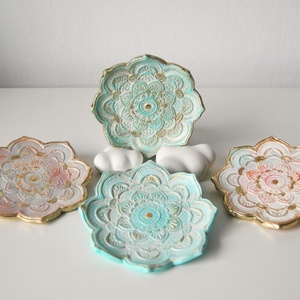 Farfurie decortivă Mandala pastel - bijuterii - suporturi și cutii de bijuterii - stand bijuterii - Artynos.ro