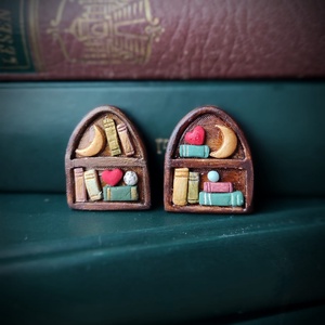 Broșă Bibliotecă to go - mică 1 - bijuterii - broșe - Artynos.ro