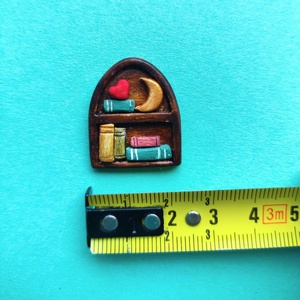 Broșă Bibliotecă to go - mică 1 - bijuterii - broșe - Artynos.ro