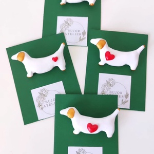 Broșă Dachshund iubăreț - bijuterii - broșe - Artynos.ro