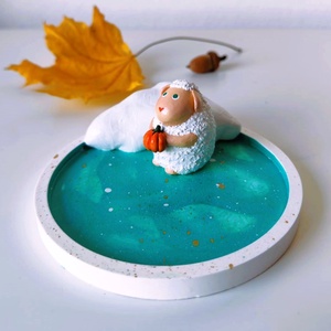 Suport bijuterii Oita cu Dovleac 2, Bijuterii, Suporturi si cutii de bijuterii, Stand bijuterii, Sculptura, Obiecte pictate, Farfurie decorativa cu figurina Oita, pentru bijuterii sau alte mici accesorii.

Suportul de bijute..., ARTYNOS