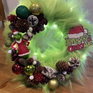 Ușă de Crăciun Grinch și coroană de Advent  -  - Artynos.ro