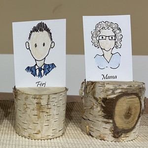 O carte de plantare personală, amuzantă, desenată manual, care poate fi și un cadou de mulțumire - accesorii nuntă - invitații și felicitări de nuntă - carduri de așezare nuntă  - Artynos.ro
