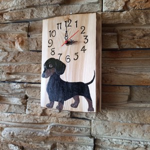 Ceas de perete din lemn cu câine drăguț dachshund -  - Artynos.ro
