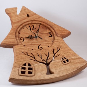 Ceas de perete în formă de căsuță, Ceas de perete din lemn, Ceas din lemn - casă & stil de viață - decorațiuni de casă - decorațiuni de pereți - ceasuri de perete - Artynos.ro