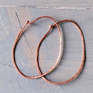 Cercei cu design oval din cupru -  - Artynos.ro Cercei cu design oval din cupru -  - Artynos.ro