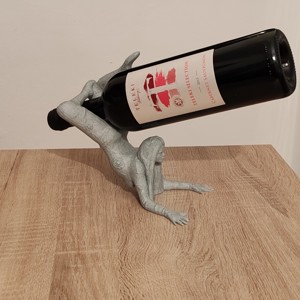 Raft pentru vinuri Valentin Huncut, , , Daca iti surprinzi partenerul cu acest cadou, iti garantezi o seara placuta :) Si daca iti surprinz..., ARTYNOS