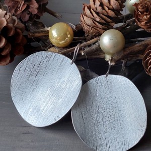 Cercei minimali în formă de cerc din aluminiu - bijuterii - cercei hoops - Artynos.ro Cercei minimali în formă de cerc din aluminiu - bijuterii - cercei hoops - Artynos.ro