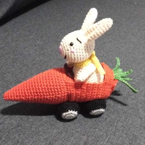  Iepurasul morcov intr-o masina, Jucarii si echipamente pentru copii, Plusuri, Iepure de plus, , ARTYNOS