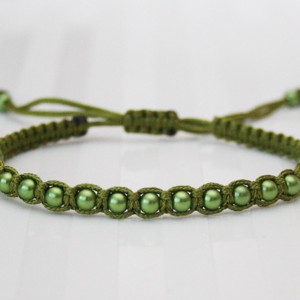 Brățară macramé împletită - Mărgele verde măsliniu -  - Artynos.ro