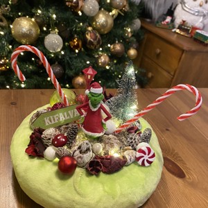 Decoratiuni de Craciun pentru masa lui Grinch  - Artynos.ro