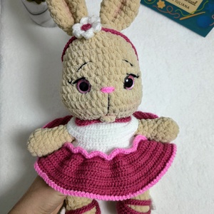 Iepuras de plus crosetat handmade cu haine si accesorii detasabile, Jucarii si echipamente pentru copii, Plusuri, Iepure de plus, Crosetat, Cusatura, ARTYNOS