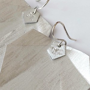 Cercei minimaliști din aluminiu -  - Artynos.ro Cercei minimaliști din aluminiu -  - Artynos.ro