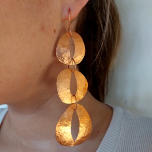 Cercei de declarație rustici din cupru - bijuterii - cercei hoops - Artynos.ro Cercei de declarație rustici din cupru - bijuterii - cercei hoops - Artynos.ro