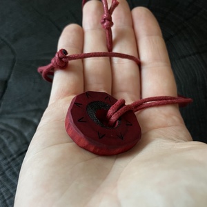 Colier din lemn Roșu - simbolul soarelui / Amulet of Red Carpathian / Colier Soare - bijuterii - coliere - coliere cu pandantive - Artynos.ro