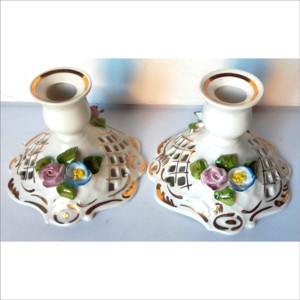 Doua suporturi de lumanari din portelan cu flori - Artynos.ro