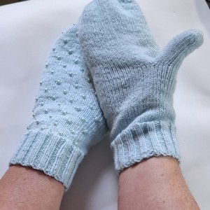 Mănuși tricotate manual cu împodobire cu mărgele -  - Artynos.ro