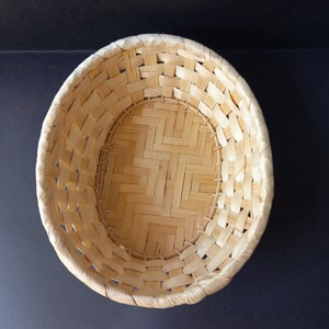 Cosulet oval de 20,5 x 17 x 7,5 cm pentru decorare , , , Cosulet impletit de forma ovala, cu dimensiunile de 20,5 x 17 x 7,5 cm, destinat decorarii.
Poate s..., ARTYNOS
