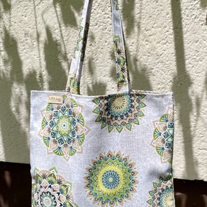 Geantă de cumpărături cu model mandala - geantă și husă - geantă pentru cumpărături - geantă shopper, geantă tote, geantă textilă - Artynos.ro