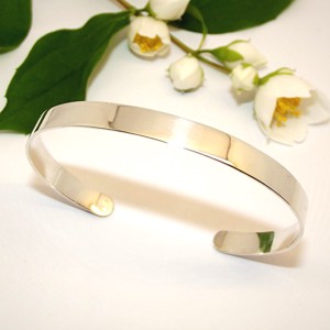 Bratara plata din argint stralucitor pentru barbati sau femei (EK.020), , , - Greutate: 7,95 g
- Material: argint (925)
- Latime: 6 mm
- Produs realizat manual
- La comanda, v..., ARTYNOS