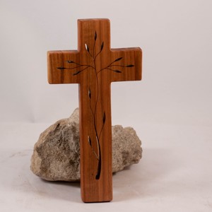 Cruce din lemn modelată, cruce de perete -  - Artynos.ro