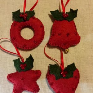 Fetru ornamente pentru pomul de Crăciun cu frunze de holly - accesorii de crăciun - decorațiuni de crăciun de casă - decorațiuni pentru pomul de crăciun - Artynos.ro