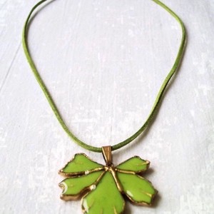 Pandantiv frunză de arțar verde, sticlă tiffany -  - Artynos.ro