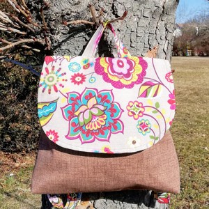 Rucsac pentru femei cu model maghiar, Geanta si husa, Genti de umar si genti de mana, Ranita, Cusatura, Am realizat acest rucsac dintr-o panza decorativa cu model si in culori uni. Are doua inchizatori m..., ARTYNOS