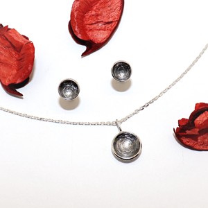 Cerc antichizat, set de argint pentru femei (ESZ.011), , , - Greutate: 4,37 g
- Diametru cercei: 8 mm
- Diametru pandantiv: 11 mm
- Material: argint (925)
- P..., ARTYNOS