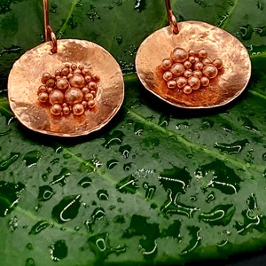 Cercei Berry în cupru - bijuterii - cercei hoops - Artynos.ro Cercei Berry în cupru - bijuterii - cercei hoops - Artynos.ro