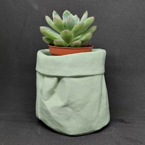 Ghiveci de beton in forma de sac incretit de culoare verde deschis, , , ARTYNOS