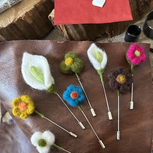 Broșă din lână merino  - bijuterii - broșe - Artynos.ro