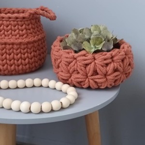 Coșuri croșetate personalizate în teracotă - set de coșuri croșetate -  - Artynos.ro