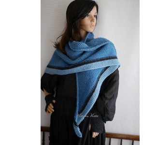 CLAIRE - șal exclusiv tricotat manual / albastru păun - îmbrăcăminte și modă - eșarfe, pălării, fularuri - șaluri - Artynos.ro
