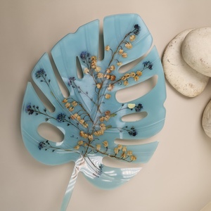 Frunza albastru  de palmier din rasina cu flori presate cadou delicat unicat - casă & stil de viață - decorațiuni de casă - decorațiuni de pereți - suport pentru chei - Artynos.ro