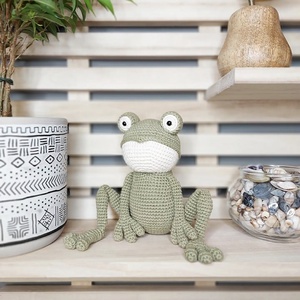 Broscuta crosetata manual, 28cm  - jucării și echipamente pentru copii - plușuri - broască de pluș - Artynos.ro